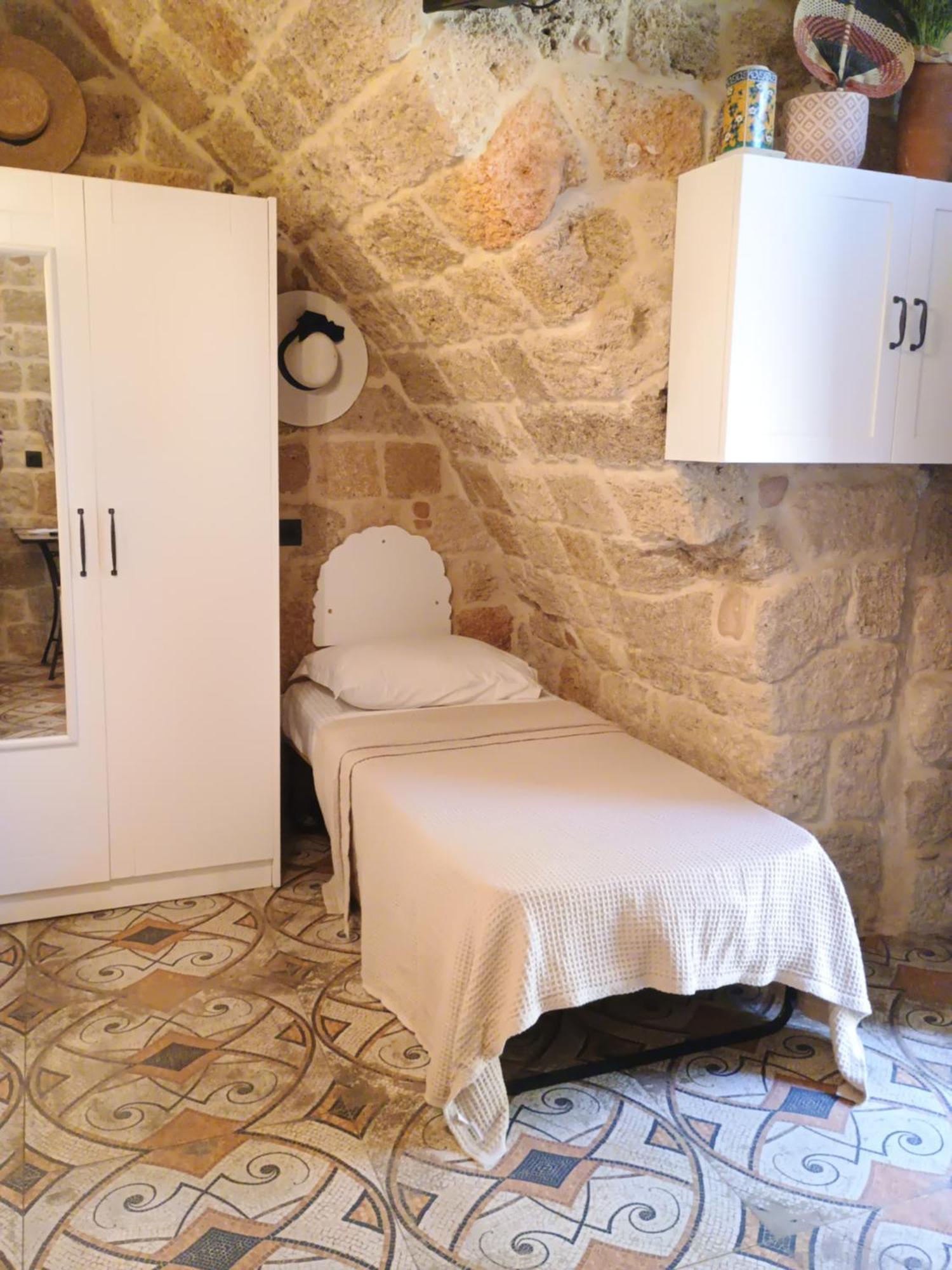Stone Cave Suite Rhodes City Exteriör bild